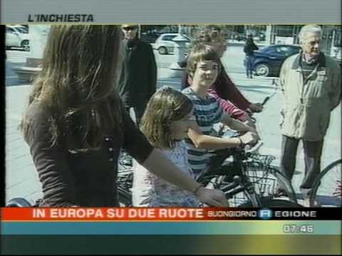 Famiglia cicloturista francese in giro per l'Europa sosta a Foggia (Puglia - Italy)