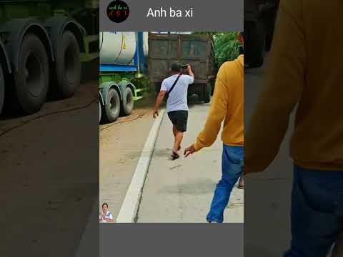 Chiếc xe này anh tài xế đang xử lý