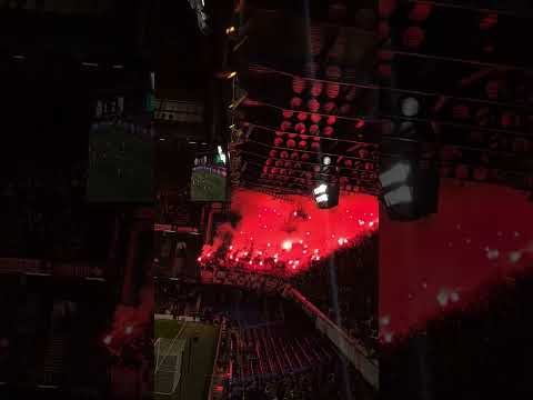 Legia fans AMAZING PYRO-SHOW at Stamford Bridge vs Chelsea #conferenceleague