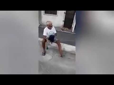 Me dá minha garrafa meu irmão Pirrola