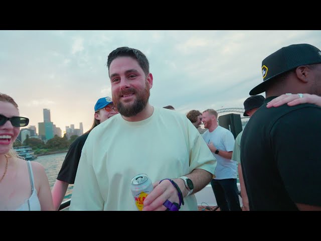 Video zu 'Green & Gold' ansehen