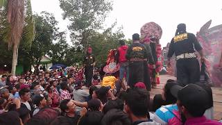Download lagu DETIK DETIK PENONTON JOGET DIKASIH PUKULAN SEORANG PREMAN SINGO BARONG LEGOWO PUTRO LIVE PUNCU PARE mp3