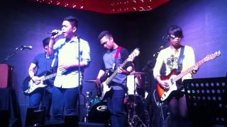 Beating the red lights - Wag Na Lang at Primos Cuisine and Lounge The hub