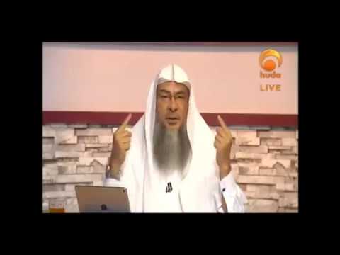 Covering the ears and turning right and left while giving the Azaan - Sheikh Assim Al Hakeem