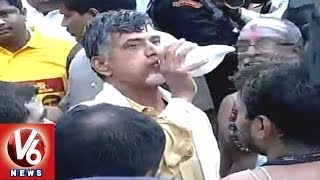 Godavari Pushkaralu | AP CM Chandrababu Family offer Special Prayers in Rajahmundry | V6 News