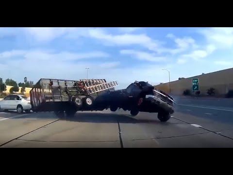 CRAZY Car Accidents Compilation 2021 #26