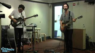 Milagres - "Halfway" (Live at WFUV)