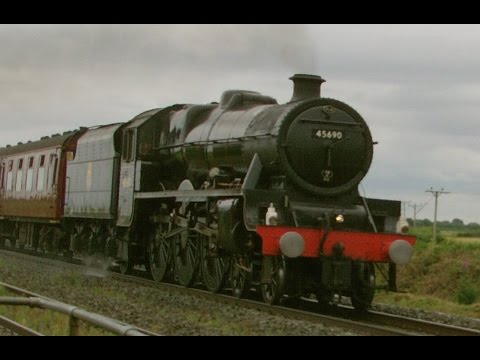 Prestatyn 24.7.2016 - LMS Leander 45690 & 37668  on North Wales Coast Express