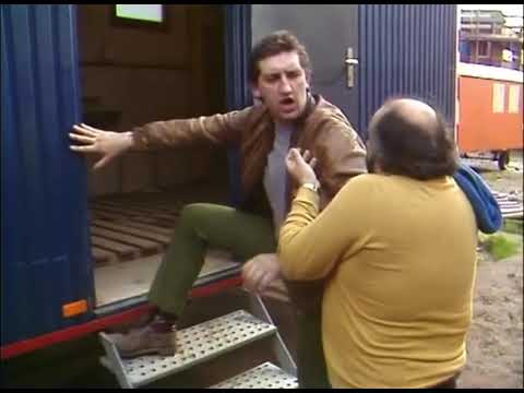Auf Wiedersehen, Pet - Classic Clip ‘Oz’