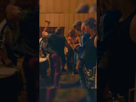 Скинхеды пришли за ним 😯
