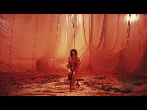 Enchantée Julia - PLUS FORT QUE MOI (Clip officiel)