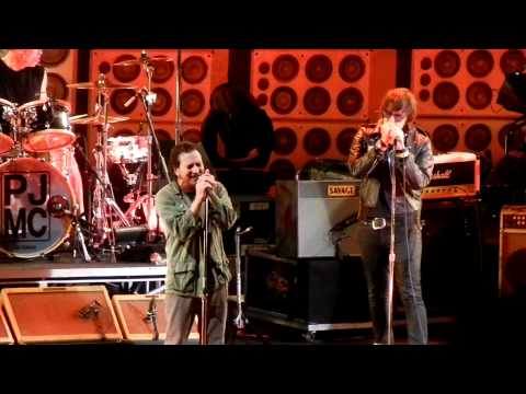Pearl Jam ft. Julian Casablancas- Red Mosquito, PJ20 Day 2