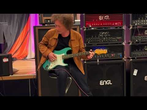 demo HOOK wizard II  at the guitar summit 25