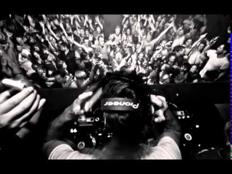 AVICII-Fade Into Darkness (Afrojack) Vs Baba O'Riley vs. Fade Into Darkness vs. Bong (Teezy Mashup)