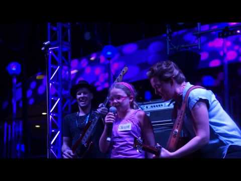 Brandi Carlile with Caroline at Brandioke Cayamo 2017