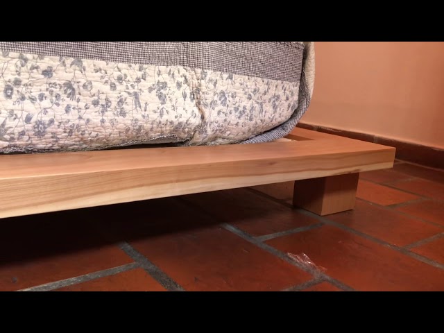 Vídeo relacionado con Mesa japonesa de madera de 28 pulgadas con patas curvadas para sentarse en el suelo, ceremonia de té, color marrón, perfecta para relajarse y