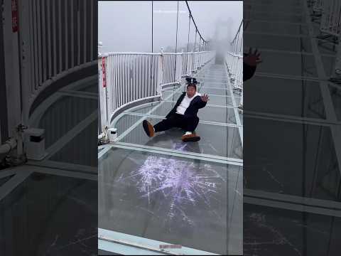 look The child start cry as soon as he reache the glass bridge