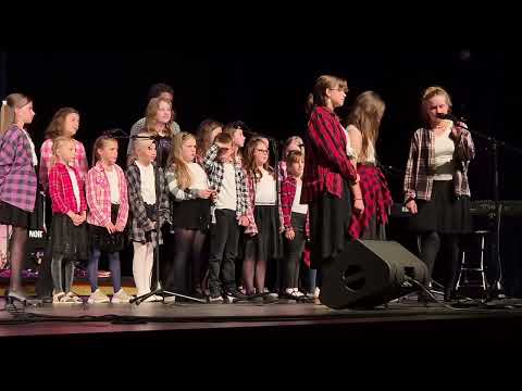 Závěrečný koncert ZUŠ Milovice 17.6.2025 - Očko Allstars - Ty jsi jako já - Sborový zpěv