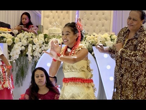 Tau'olunga - Fahu 'o Angelina 'Iuvoni Lokotui Pulu - #1 John & Angelina Wedding Dance