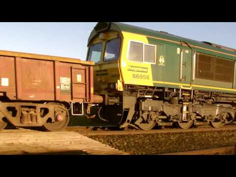 Prestatyn 4.12.2016 - Freightliner 66956 on engineers train