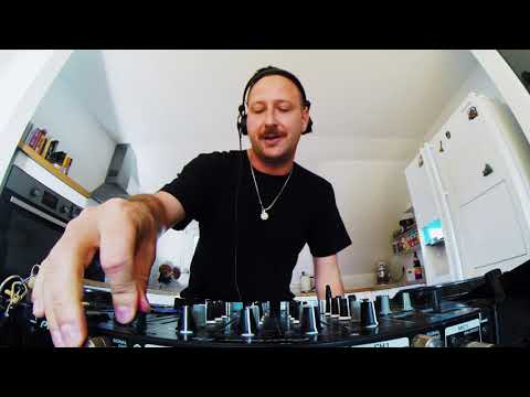 MARTEN HØRGER live from his kitchen