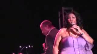 Aretha Franklin - Get It Right LIVE