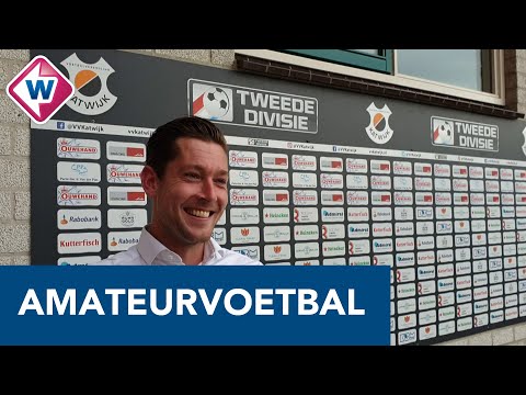 Mike van den Ban aan het bier na tweede overwinning Katwijk - OMROEP WEST SPORT