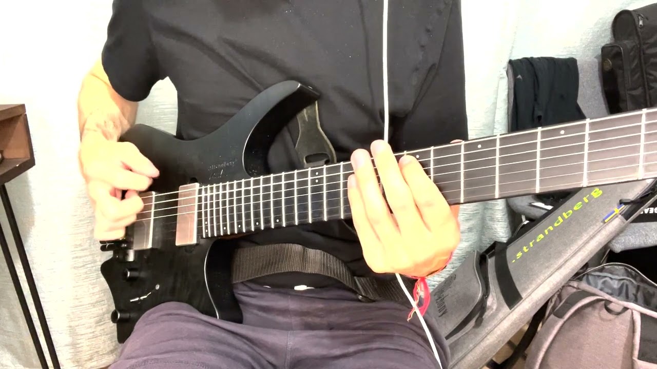 Roberto Barlocci playing the Last Christmas odd-meter intro riff on electric guitar.
