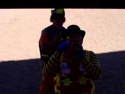 Clown making fun of me in Spanish!