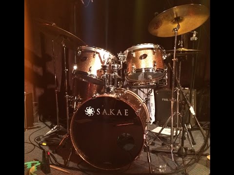 Sakae Almighty - tuning at the gig.