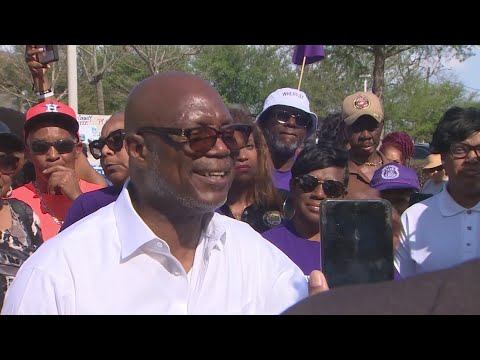HISD takeover: Community members hold march at Wheatley High School to protest TEA takeover