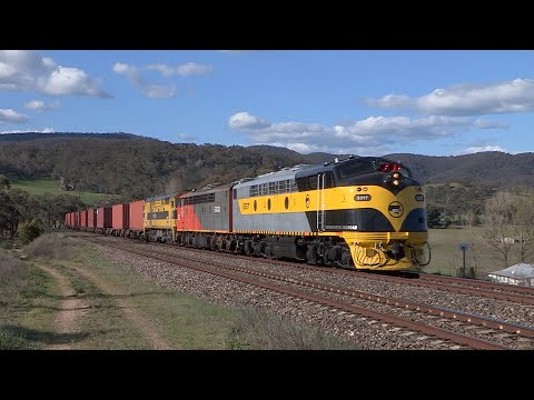 Streamliner diesel locomotives S317 & S302 working with BRM001 & 44206 - west- September 2015