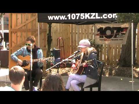 Ting Tings Play a 1075 KZL Courtyard Concert