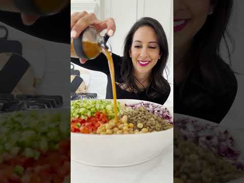 This Egyptian Koshari Salad is amazing!