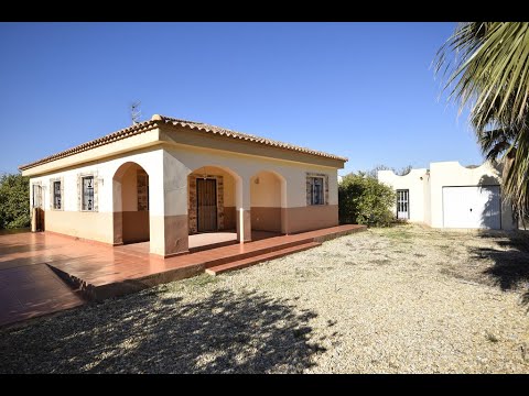 SOLD - Villa Gilbert AH12452 - Lovely three bedroom villa with a detached garage