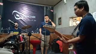 Download lagu Jembatan gantung - Slank ( osmosis jam ) mp3 Download lagu Jembatan gantung - Slank ( osmosis jam ) mp3