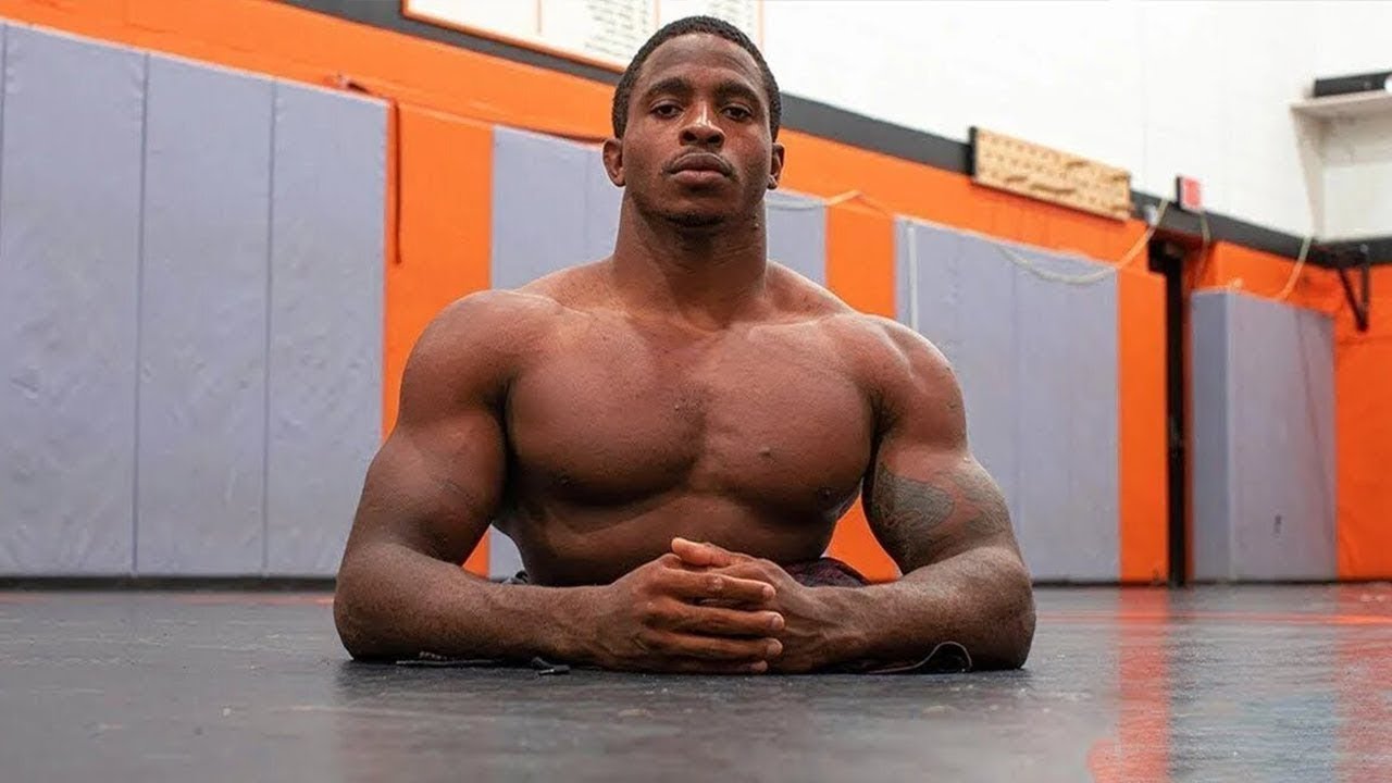 少年は下半身がない状態で生まれ、誰も彼を養子に迎えようとしなかった。ザイオン・クラークの物語。