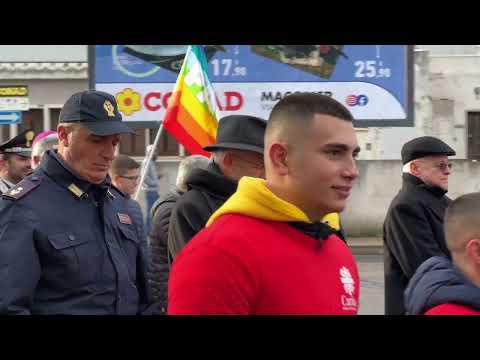 39th Peace March in Macomer, over a thousand people say no to war.