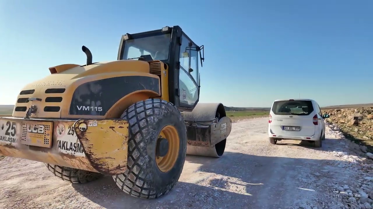 ŞANLIURFA’DA 3 İLÇEYİ BAĞLAYAN GRUP YOLU BETON YOL OLUYOR