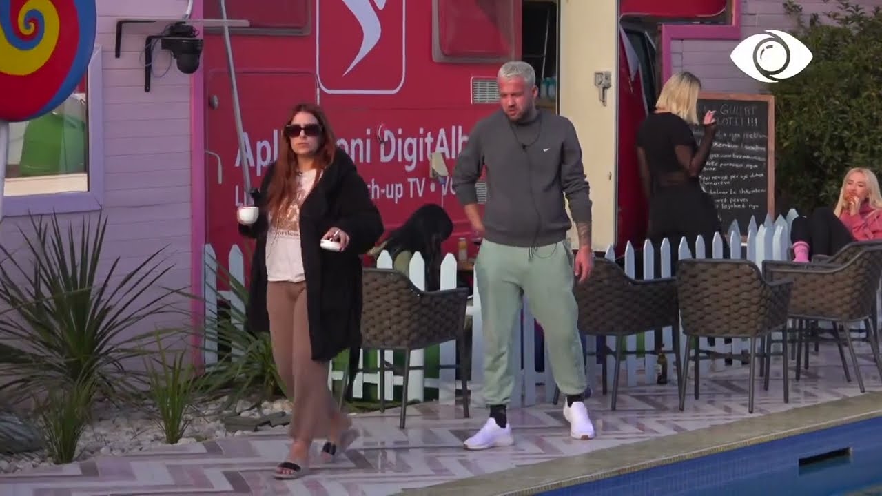 Mos më thuaj gjëra nëpër dhëmbë, Tea-Luizi: Hajde flasim veç