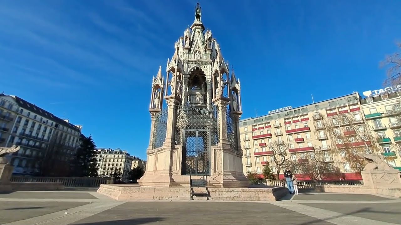 Catch a glimpse of the Brunswick Monument rising gracefully.