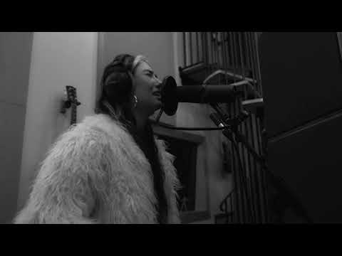 Nieve Ella - Lover, You Should've Come Over (live cover)