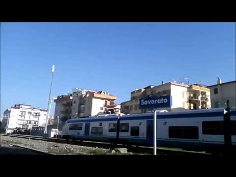 Minuetto Diesel 059 in partenza dalla stazione di Soverato