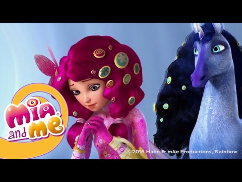 Ono , the Unicorn King, is fighting against Rixel - Mia and me - Season 2