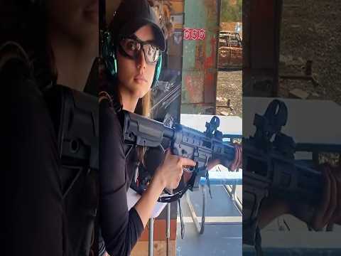 First look #anadearmas training@TaranTactical for Ballerina.Will you see it in theaters?#johnwick