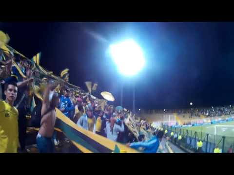 "Salida del equipo, B/manga Vs. cucuta, Cuadragulares,17-Ene-2015, FORTALEZA LEOPARDA SUR 2015" Barra: Fortaleza Leoparda Sur &bull; Club: Atlético Bucaramanga