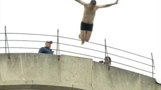 preview picture of video '445. skokovi sa Starog mosta / 445th traditional dive jumps from the Mostar's Old Bridge part 2'