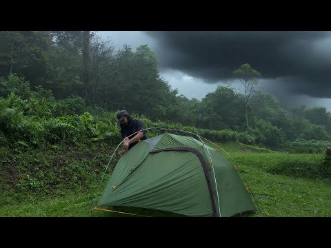 AMAZING CAMPING IN RAINSTORM AND THUNDERSTORMS - RELAXING SOLO CAMPING IN HEAVY RAIN