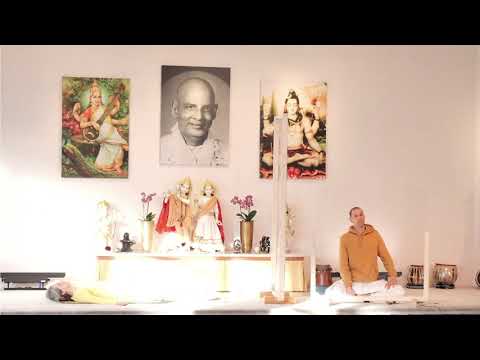 Yogastunde Mittelstufe "Gelassenheit entwickeln" mit Ravi - Yoga Vidya Live,  12.02.2022, 09:15 Uhr