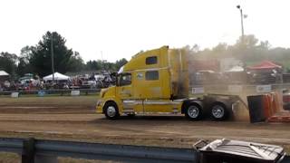 preview picture of video 'Volvo Morley Truck and Tractor Pulls'